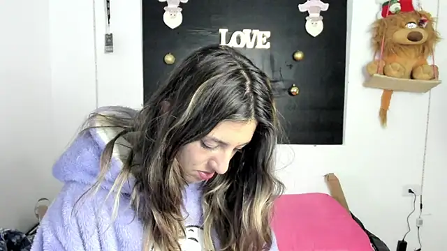 Snapshot of queen-natty chatting on 12-09-24, 06:01 queen-natty online show from 12-09-24, 06:01