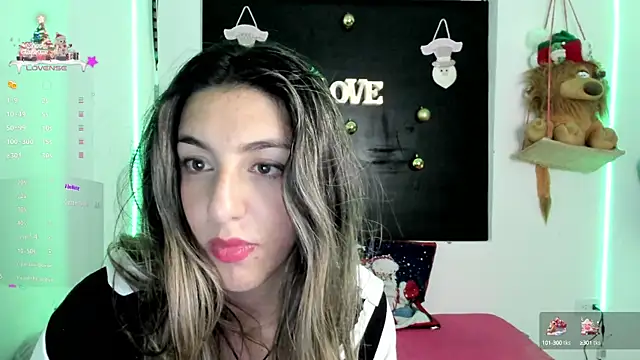 Snapshot of queen-natty chatting on 12-17-24, 08:34 queen-natty online show from 12-17-24, 08:34