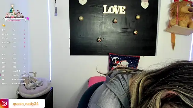 Snapshot of queen-natty chatting on 12-19-24, 03:40 queen-natty online show from 12-19-24, 03:40