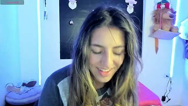 Snapshot of queen-natty chatting on 01-03-25, 06:55 queen-natty online show from 01-03-25, 06:55