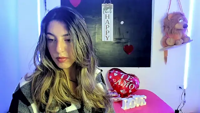 Snapshot of queen-natty chatting on 03-09-25, 03:32 queen-natty online show from 03-09-25, 03:32