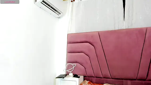 Snapshot of Brianrosex chatting on 10-28-25, 03:21 Brianrosex online show from 10-28-25, 03:21