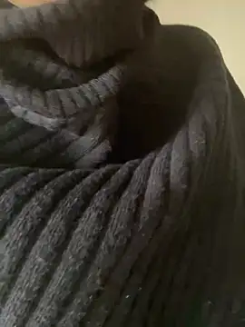 Snapshot of Bella0815 chatting on 12-15-24, 07:13 Bella0815 online show from 12-15-24, 07:13