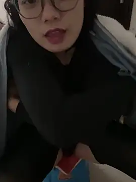 Snapshot of Bella0815 chatting on 12-22-24, 07:33 Bella0815 online show from 12-22-24, 07:33