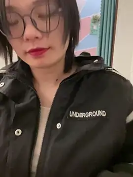 Snapshot of Bella0815 chatting on 03-01-25, 08:13 Bella0815 online show from 03-01-25, 08:13