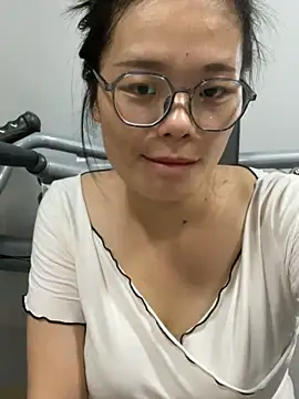 Snapshot of Bella0815 chatting on 10-07-25, 09:28 Bella0815 online show from 10-07-25, 09:28