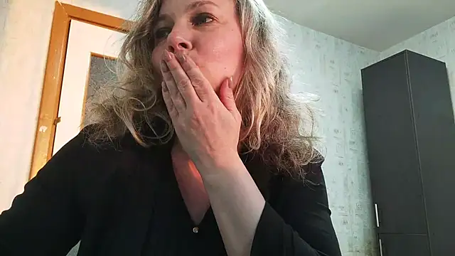 EdithManning online show from 05-11-26, 05:32
