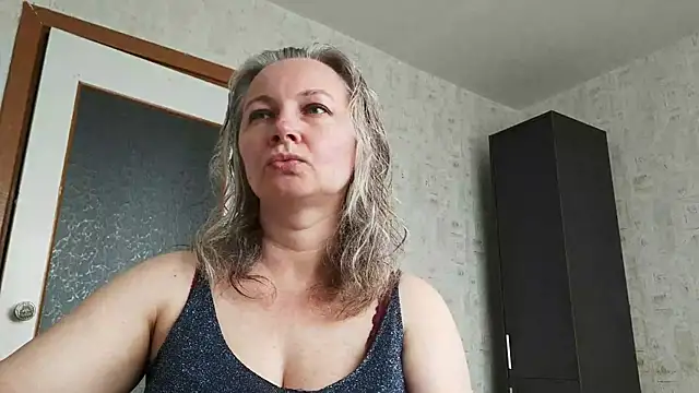 EdithManning online show from 06-12-26, 05:39