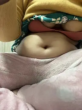 Snapshot of Hot-Anuska chatting on 12-27-24, 06:35 Hot-Anuska online show from 12-27-24, 06:35