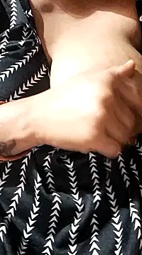 Snapshot of Hot-Anuska chatting on 02-16-25, 12:54 Hot-Anuska online show from 02-16-25, 12:54