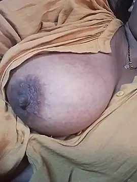 Snapshot of Hot-Anuska chatting on 03-06-25, 10:20 Hot-Anuska online show from 03-06-25, 10:20