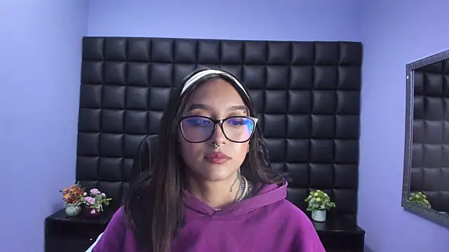 Miaa Thopmson online show from 12-20-25, 01:56