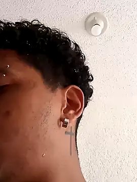 Snapshot of gugao666 chatting on 01-17-25, 10:44 gugao666 online show from 01-17-25, 10:44