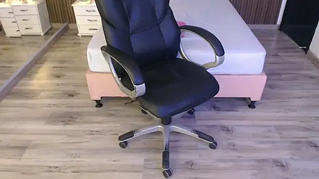 Snapshot of Sam_mansson66 chatting on 10-17-25, 12:52 Sam mansson66 online show from 10-17-25, 12:52