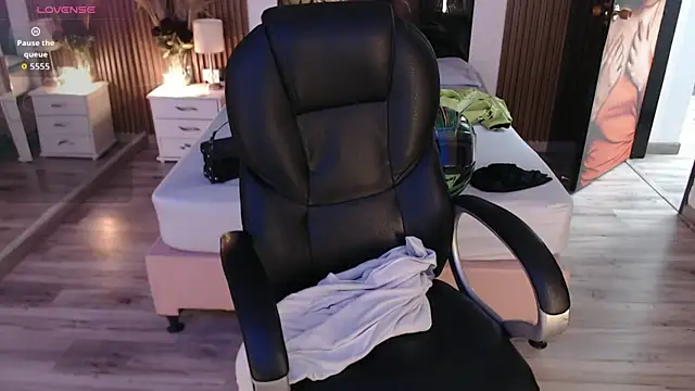 Snapshot of Sam_mansson66 chatting on 12-20-25, 02:46 Sam mansson66 online show from 12-20-25, 02:46