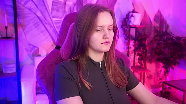 Snapshot of KellyPoter chatting on 10-19-25, 08:26 KellyPoter online show from 10-19-25, 08:26