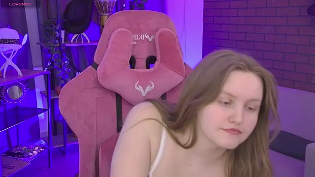 Snapshot of KellyPoter chatting on 02-04-26, 12:11 KellyPoter online show from 02-04-26, 12:11