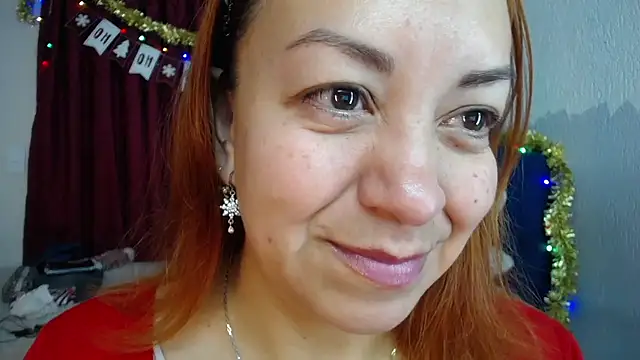 Snapshot of Delilah_Belmont chatting on 01-01-25, 04:18 Delilah Belmont online show from 01-01-25, 04:18