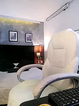 Snapshot of Delilah_Belmont chatting on 09-11-25, 12:05 Delilah Belmont online show from 09-11-25, 12:05