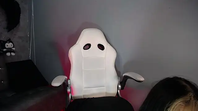 amelierouss online show from 10-25-25, 02:19