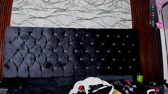 Snapshot of Emelyyy_ chatting on 12-14-24, 11:50 Emelyyy online show from 12-14-24, 11:50