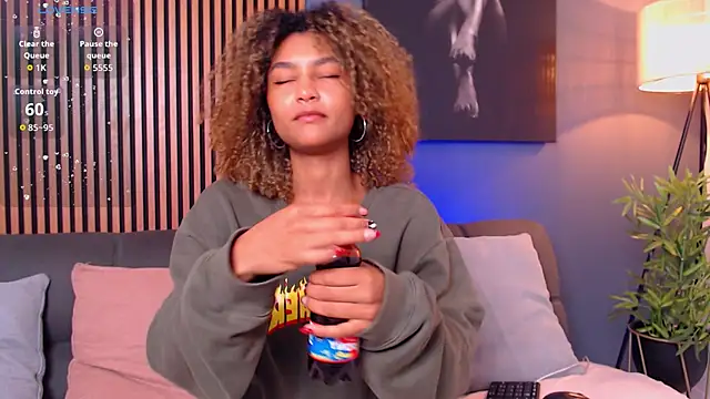 Snapshot of Johaphyton chatting on 03-05-26, 11:50 Johaphyton online show from 03-05-26, 11:50