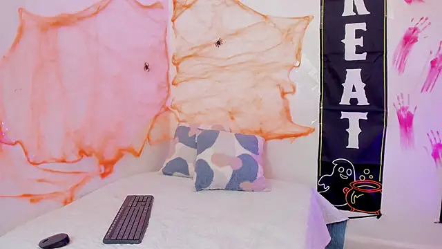 Abriil7 online show from 10-28-25, 03:32