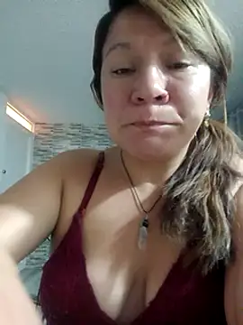 Snapshot of Skylar-Vox- chatting on 02-14-25, 03:33 Skylar-Vox- online show from 02-14-25, 03:33