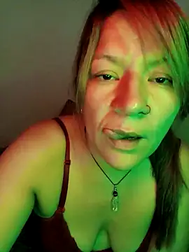 Snapshot of Skylar-Vox- chatting on 02-19-25, 01:40 Skylar-Vox- online show from 02-19-25, 01:40