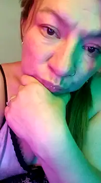 Snapshot of Skylar-Vox- chatting on 03-21-25, 12:29 Skylar-Vox- online show from 03-21-25, 12:29
