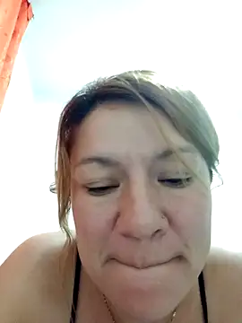 Snapshot of Skylar-Vox- chatting on 10-18-25, 04:48 Skylar-Vox- online show from 10-18-25, 04:48