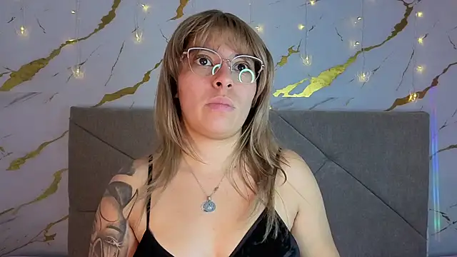 Snapshot of agatha_97_ chatting on 09-12-25, 04:56 agatha 97 online show from 09-12-25, 04:56