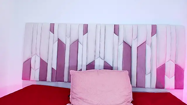 mia stanfort online show from 09-22-25, 07:16