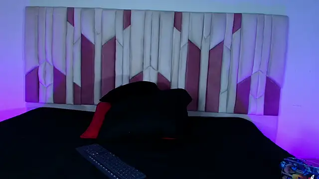 mia stanfort online show from 10-04-25, 07:12