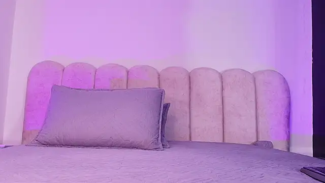 mia stanfort online show from 11-25-25, 07:14