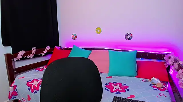 Snapshot of _Moon_Johnson chatting on 09-18-25, 02:57 Moon Johnson online show from 09-18-25, 02:57