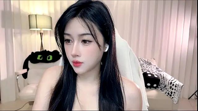 Snapshot of K-moumou chatting on 11-12-25, 03:23 K-moumou online show from 11-12-25, 03:23