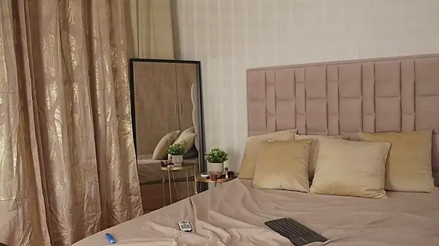 Snapshot of GabyRios chatting on 02-26-25, 11:15 GabyRios online show from 02-26-25, 11:15