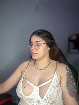 Snapshot of Yuli_zuha chatting on 12-08-24, 06:01 Yuli zuha online show from 12-08-24, 06:01