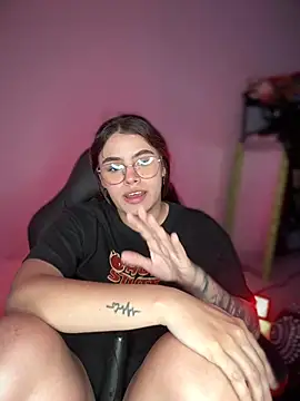 Snapshot of Yuli_zuha chatting on 12-15-24, 06:07 Yuli zuha online show from 12-15-24, 06:07