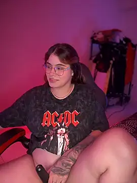 Snapshot of Yuli_zuha chatting on 12-16-24, 02:57 Yuli zuha online show from 12-16-24, 02:57