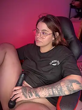 Snapshot of Yuli_zuha chatting on 12-17-24, 06:24 Yuli zuha online show from 12-17-24, 06:24