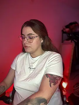 Snapshot of Yuli_zuha chatting on 12-18-24, 03:26 Yuli zuha online show from 12-18-24, 03:26