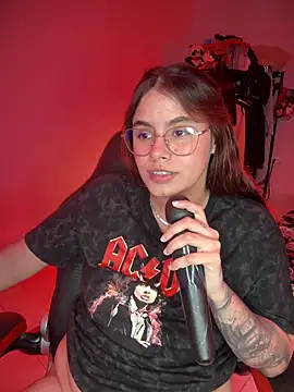 Snapshot of Yuli_zuha chatting on 12-29-24, 03:22 Yuli zuha online show from 12-29-24, 03:22