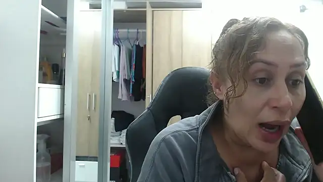 RoxanaLove9 online show from 03-08-25, 02:45