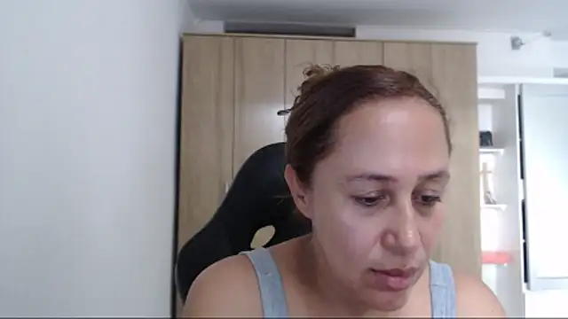 RoxanaLove9 online show from 02-06-26, 09:18