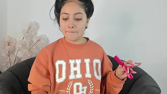 Snapshot of Annie9_ chatting on 03-20-25, 03:56 Annie9 online show from 03-20-25, 03:56