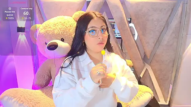 Snapshot of Annie9_ chatting on 11-08-25, 04:01 Annie9 online show from 11-08-25, 04:01