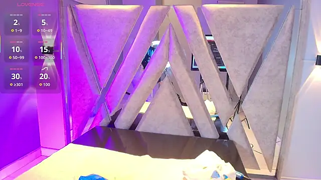 Snapshot of Annie9_ chatting on 11-17-25, 09:20 Annie9 online show from 11-17-25, 09:20