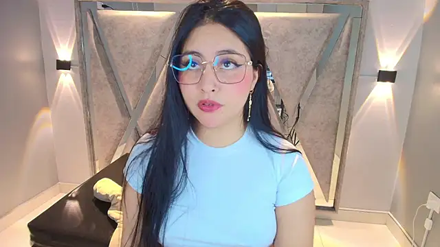 Snapshot of Annie9_ chatting on 01-08-26, 04:15 Annie9 online show from 01-08-26, 04:15